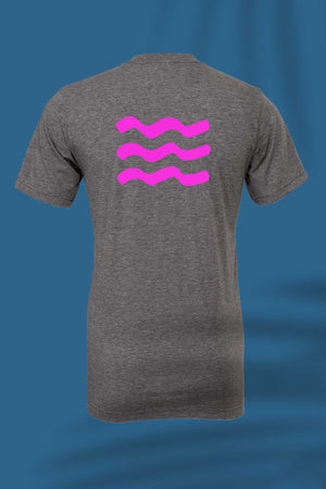 
                  
                    Charger l&amp;#39;image dans la galerie, Iconic Tee Dark Grey Pink
                  
                