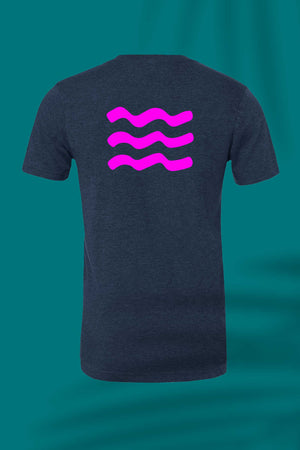 
                  
                    Charger l&amp;#39;image dans la galerie, Iconic Tee Midnight Navy Pink
                  
                