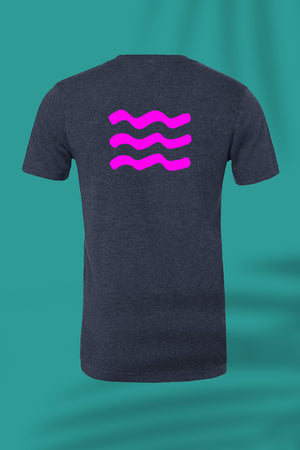 
                  
                    Charger l&amp;#39;image dans la galerie, Gwada Midnight Navy pink tee
                  
                