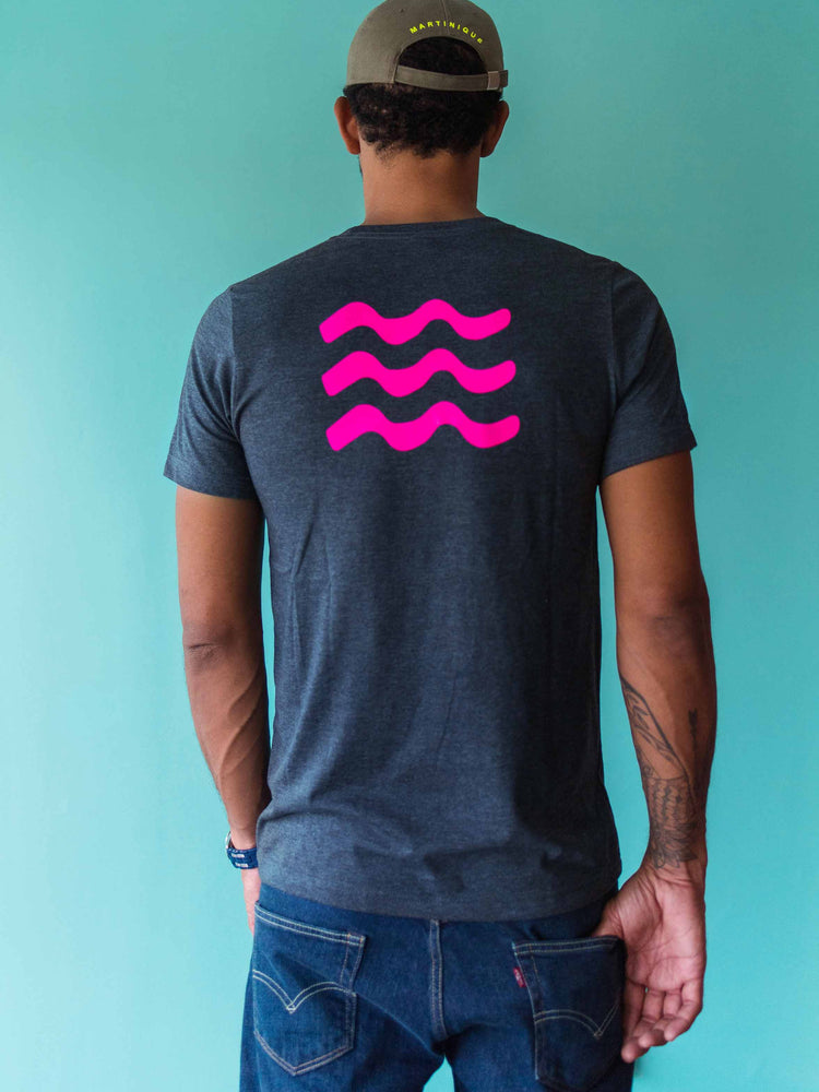
                  
                    Charger l&amp;#39;image dans la galerie, Gwada Midnight Navy pink tee
                  
                