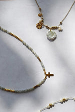 White pearls chocker