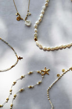 White pearls chocker